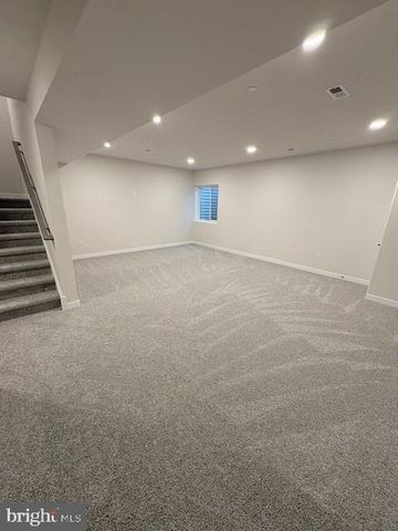 48 GRAYSON LN, Downingtown, PA 19335