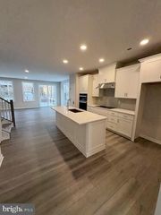 48 GRAYSON LN, Downingtown, PA 19335