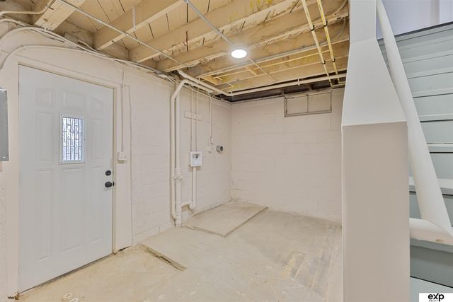 3305 N 38 Street, Omaha, NE 68111