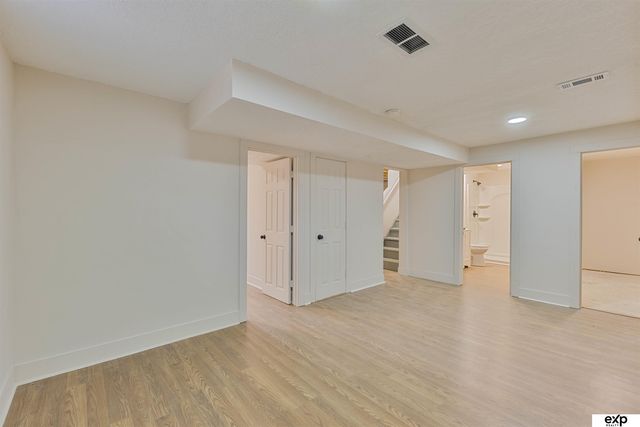 3305 N 38 Street, Omaha, NE 68111