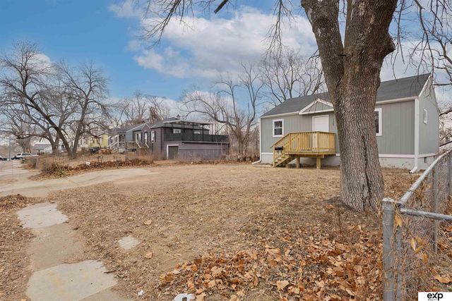 3305 N 38 Street, Omaha, NE 68111