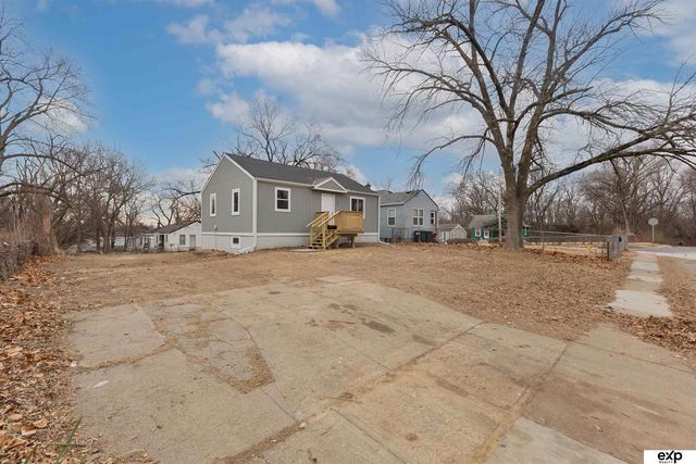 3305 N 38 Street, Omaha, NE 68111