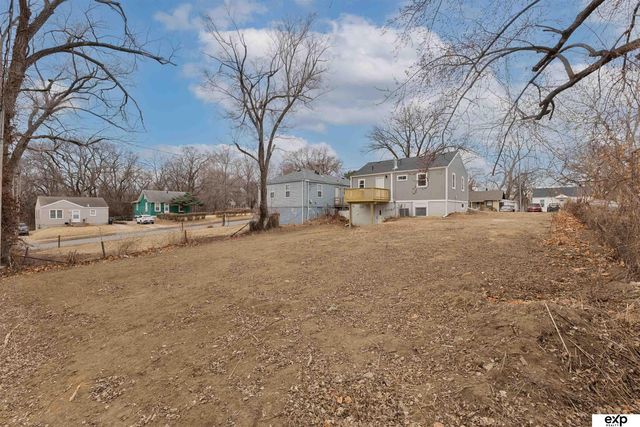 3305 N 38 Street, Omaha, NE 68111