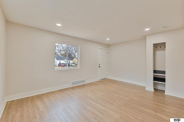 3305 N 38 Street, Omaha, NE 68111