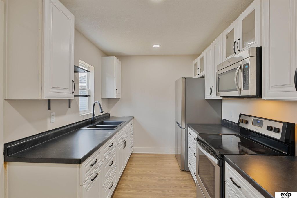 3305 N 38 Street, Omaha, NE 68111
