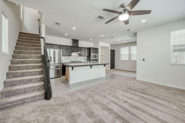 6052 E Bishop Lane, Fresno, CA 93727