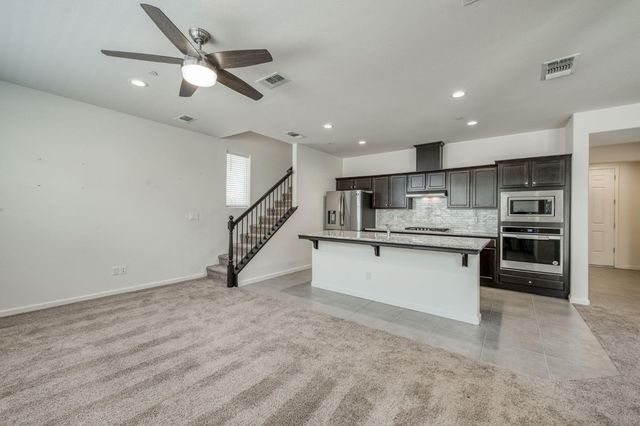 6052 E Bishop Lane, Fresno, CA 93727