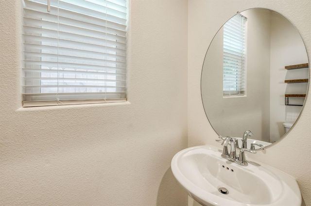 6052 E Bishop Lane, Fresno, CA 93727