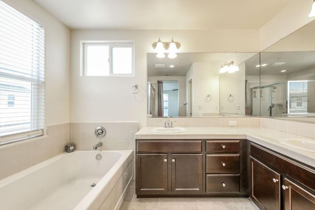6052 E Bishop Lane, Fresno, CA 93727