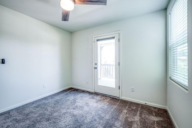 6052 E Bishop Lane, Fresno, CA 93727