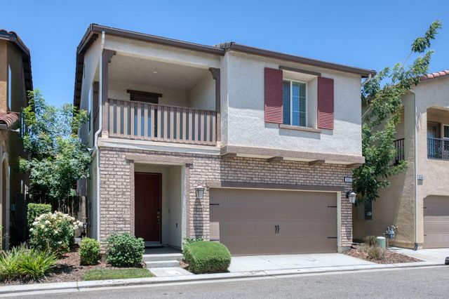 6052 E Bishop Lane, Fresno, CA 93727