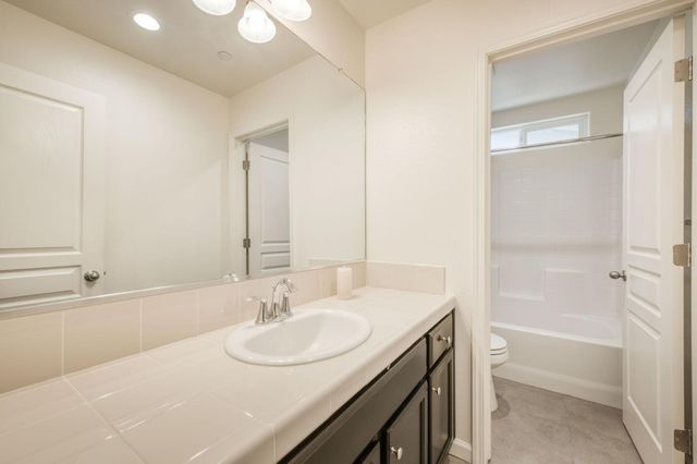6052 E Bishop Lane, Fresno, CA 93727