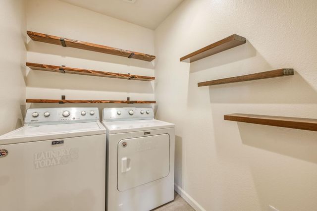 6052 E Bishop Lane, Fresno, CA 93727