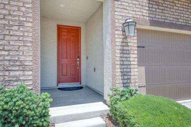 6052 E Bishop Lane, Fresno, CA 93727