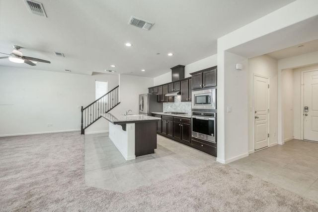 6052 E Bishop Lane, Fresno, CA 93727