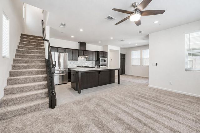 6052 E Bishop Lane, Fresno, CA 93727