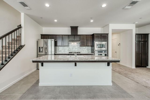 6052 E Bishop Lane, Fresno, CA 93727