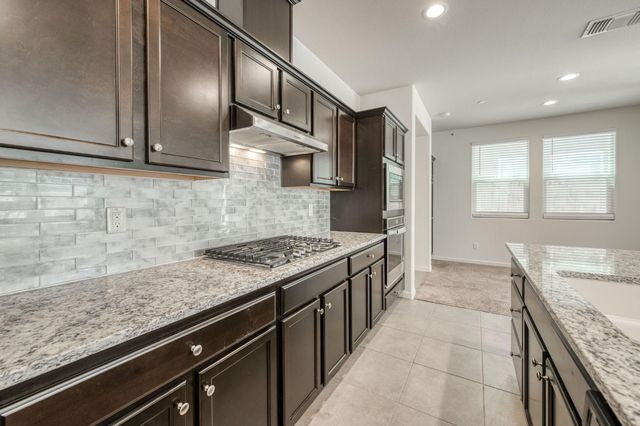 6052 E Bishop Lane, Fresno, CA 93727