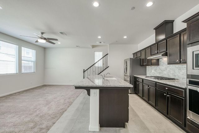 6052 E Bishop Lane, Fresno, CA 93727