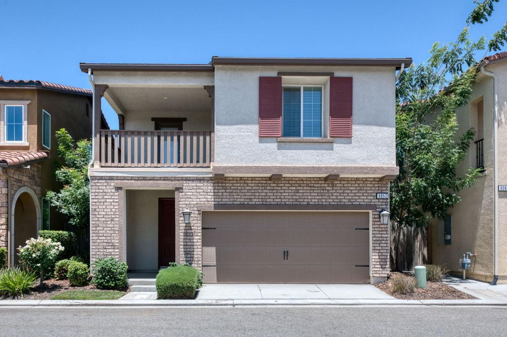 6052 E Bishop Lane, Fresno, CA 93727