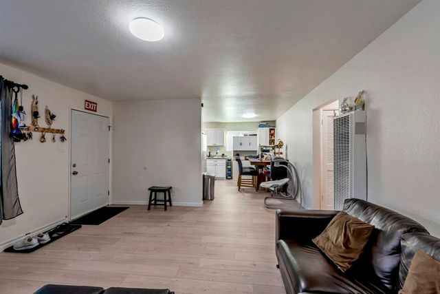 107 Catron Dr, Oakland, CA 94603