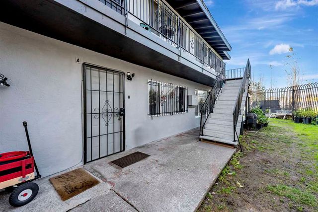 107 Catron Dr, Oakland, CA 94603