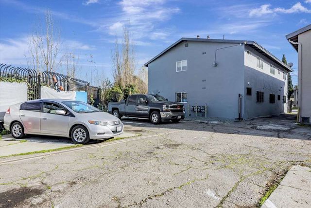 107 Catron Dr, Oakland, CA 94603