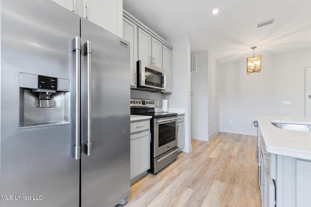 2501 Bienville Boulevard, 137, Ocean Springs, MS 39564