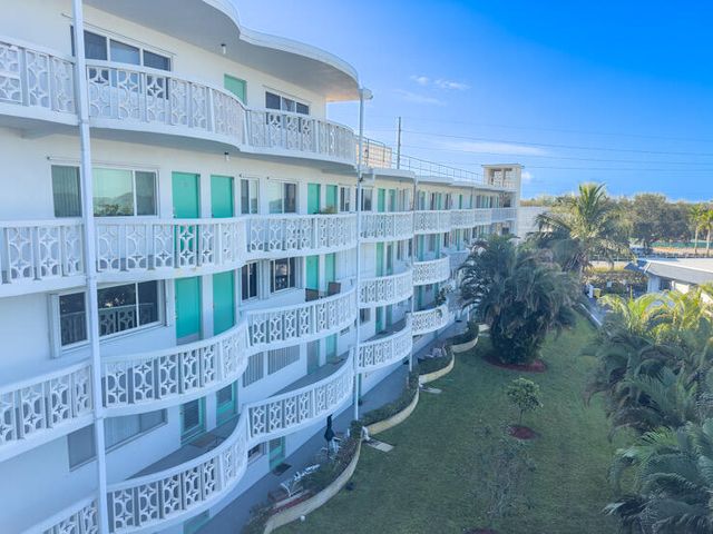 2381 Sunset Avenue 414, Lake Worth Beach, FL 33461