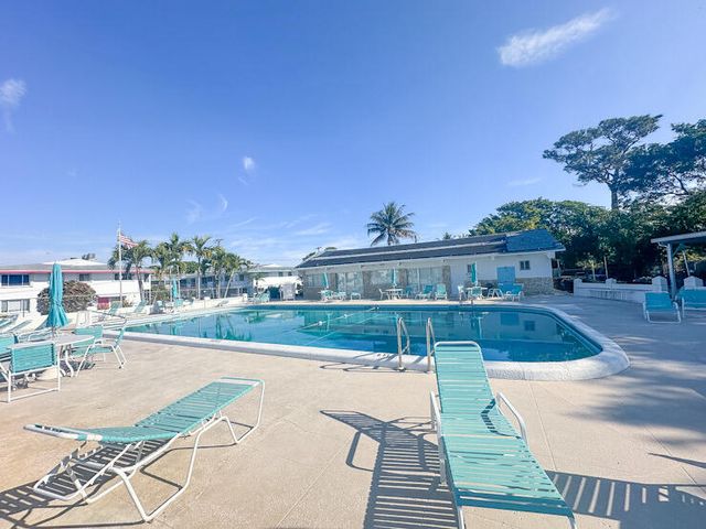 2381 Sunset Avenue 414, Lake Worth Beach, FL 33461