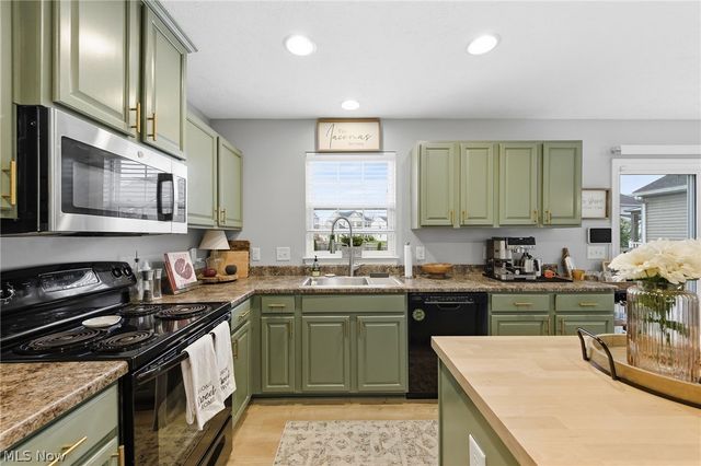 6401 Fawn Lane, North Ridgeville, OH 44039