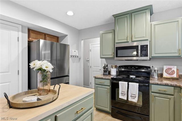 6401 Fawn Lane, North Ridgeville, OH 44039