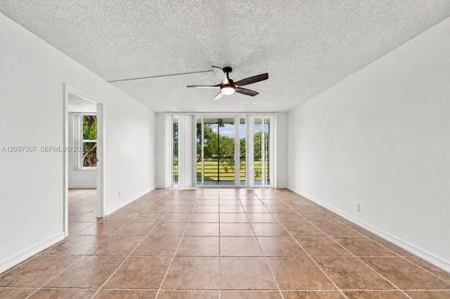 8421 Lagos De Campo Boulevard 202T, Tamarac, FL 33321