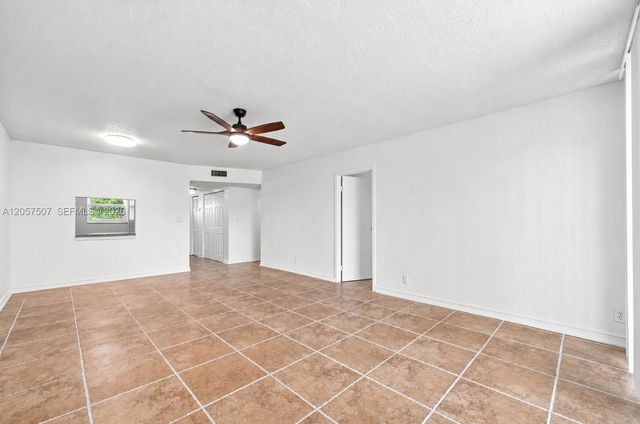 8421 Lagos De Campo Boulevard 202T, Tamarac, FL 33321