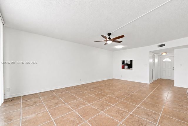 8421 Lagos De Campo Boulevard 202T, Tamarac, FL 33321