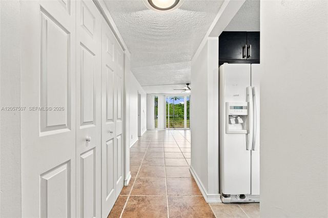 8421 Lagos De Campo Boulevard 202T, Tamarac, FL 33321