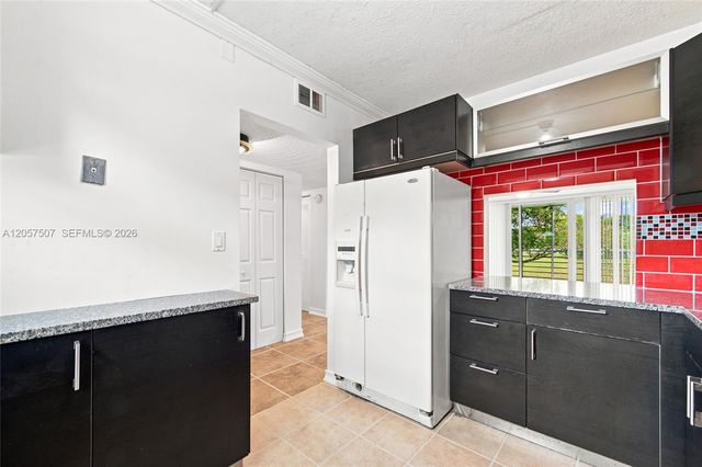 8421 Lagos De Campo Boulevard 202T, Tamarac, FL 33321