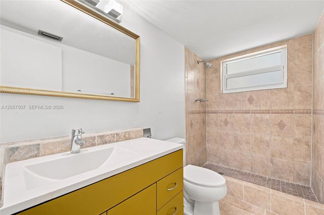 8421 Lagos De Campo Boulevard 202T, Tamarac, FL 33321