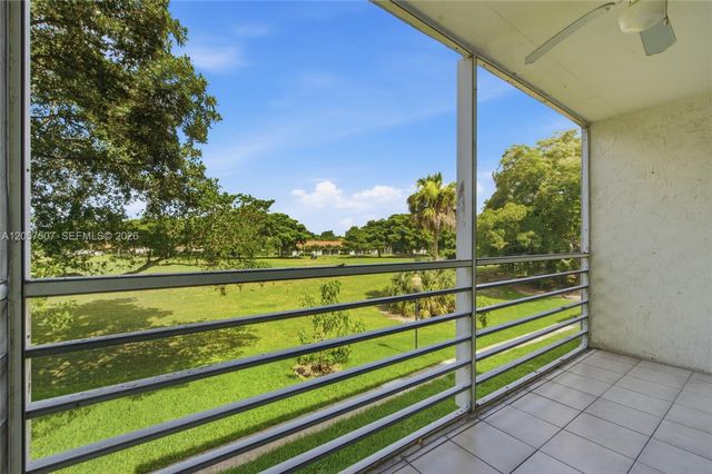 8421 Lagos De Campo Boulevard 202T, Tamarac, FL 33321