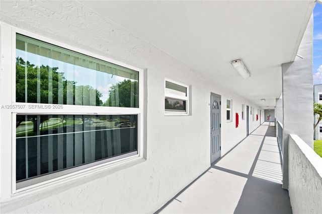 8421 Lagos De Campo Boulevard 202T, Tamarac, FL 33321