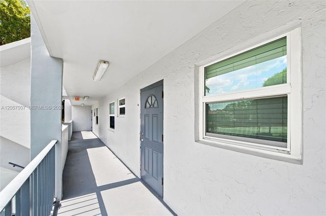 8421 Lagos De Campo Boulevard 202T, Tamarac, FL 33321