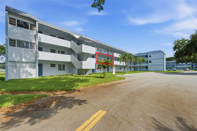 8421 Lagos De Campo Boulevard 202T, Tamarac, FL 33321