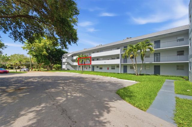 8421 Lagos De Campo Boulevard 202T, Tamarac, FL 33321