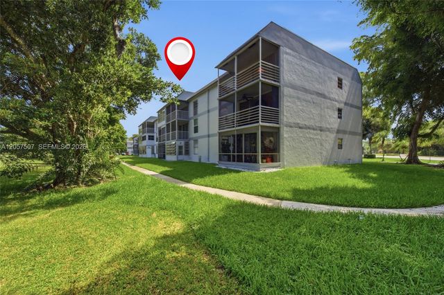 8421 Lagos De Campo Boulevard 202T, Tamarac, FL 33321