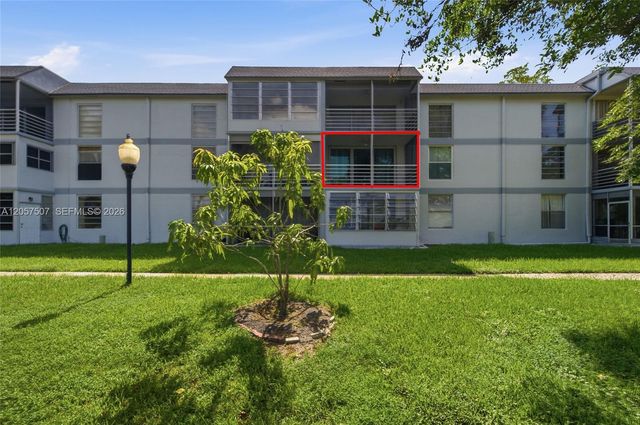 8421 Lagos De Campo Boulevard 202T, Tamarac, FL 33321