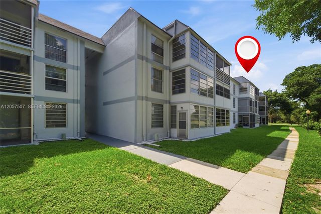 8421 Lagos De Campo Boulevard 202T, Tamarac, FL 33321