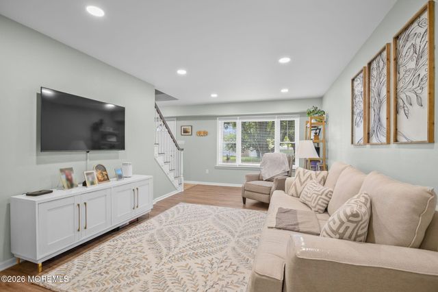 30 Sweetbriar Trail, Howell, NJ 07731