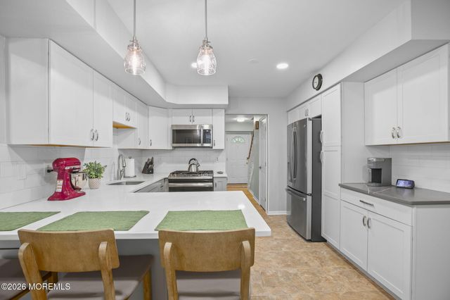 30 Sweetbriar Trail, Howell, NJ 07731