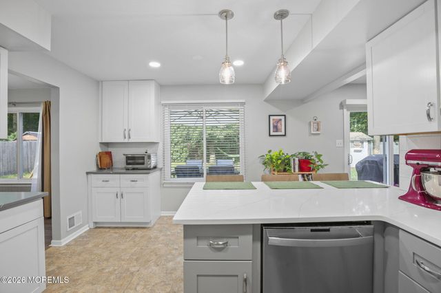 30 Sweetbriar Trail, Howell, NJ 07731