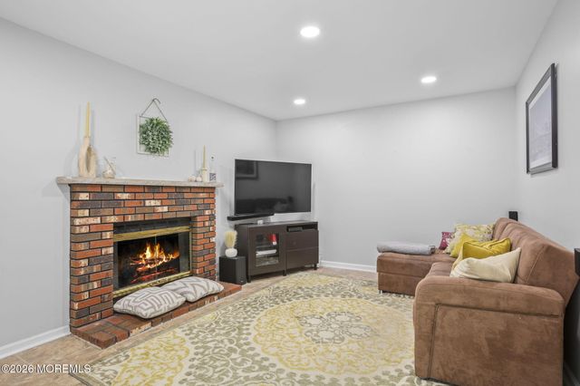 30 Sweetbriar Trail, Howell, NJ 07731